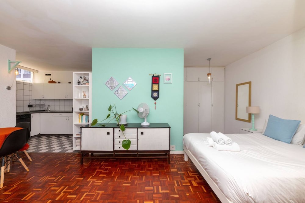 Central Urban Oasis With Garden View & Swimming Pool view 4