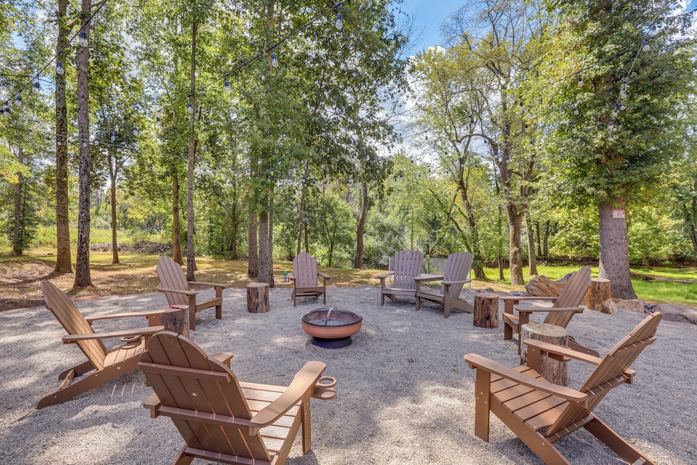 Deck, Sauna & Fire Pits: Upscale Belle Mead Cabin