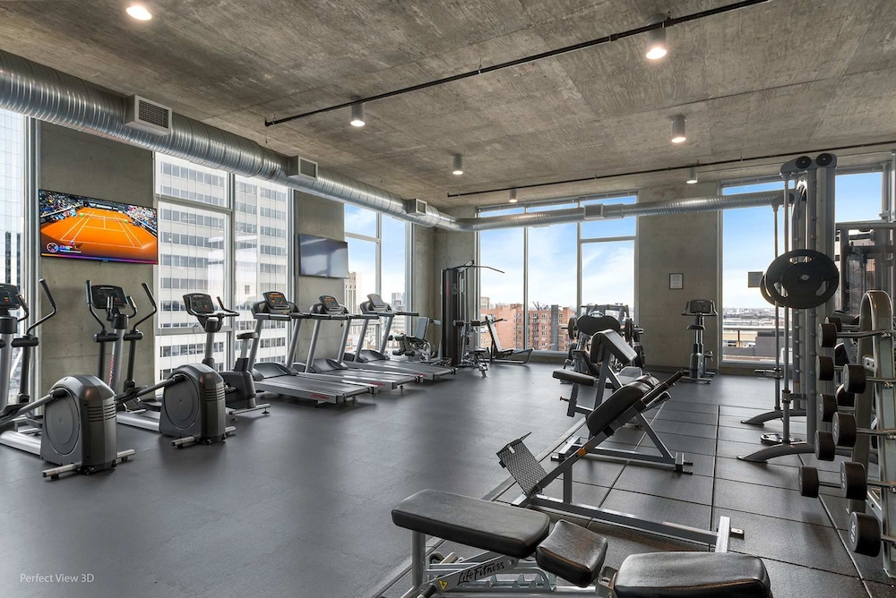 Unbeatable Top Floor Views Central Modern