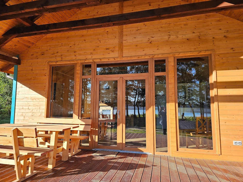 Holiday Homes With a Private Beach on the Lake
