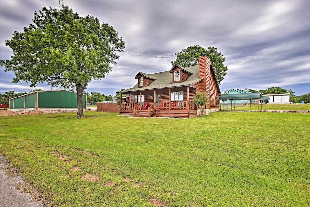Charming Vian Retreat w/ Private Deck & Grills! view 5