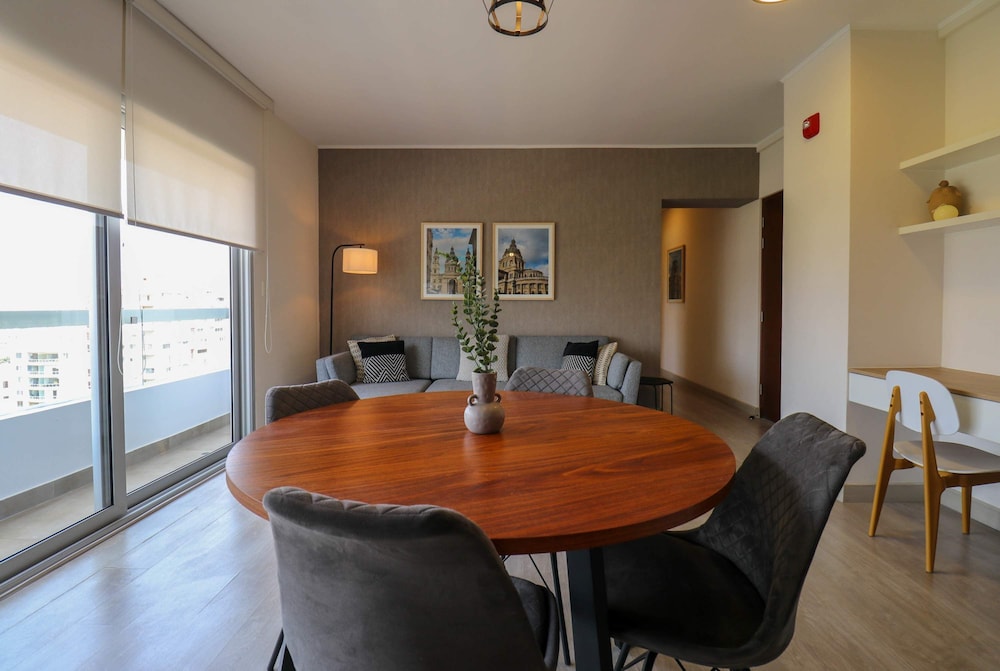 w Comfy 2BR w Park View in Miraflores