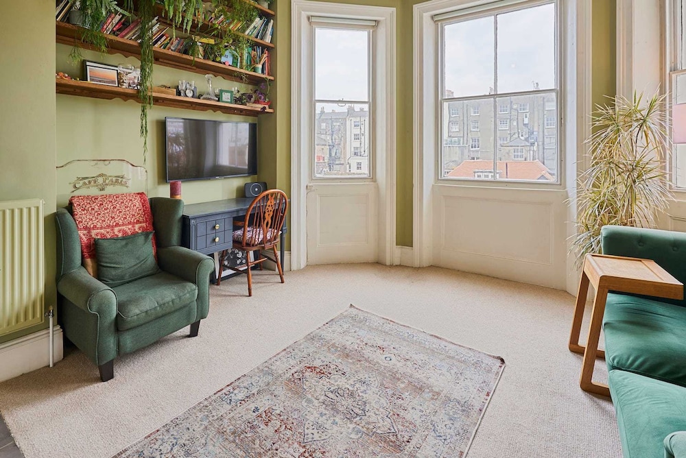Host Stay Mermaid Hove