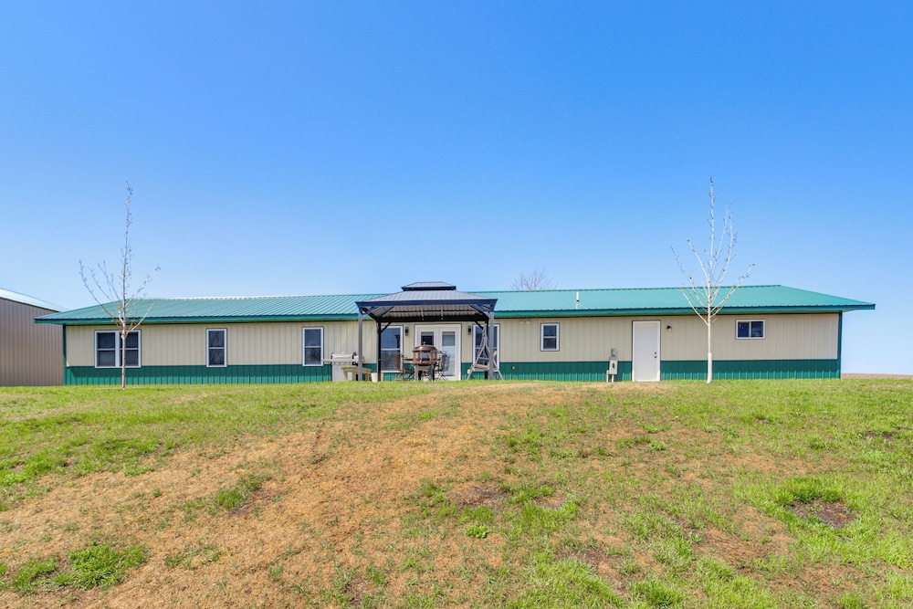 Lakefront Family Home w/ Boat Dock in Underwood