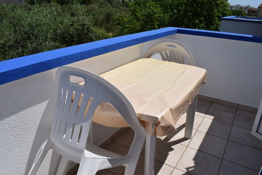 Den - With Pool - C3 view 2