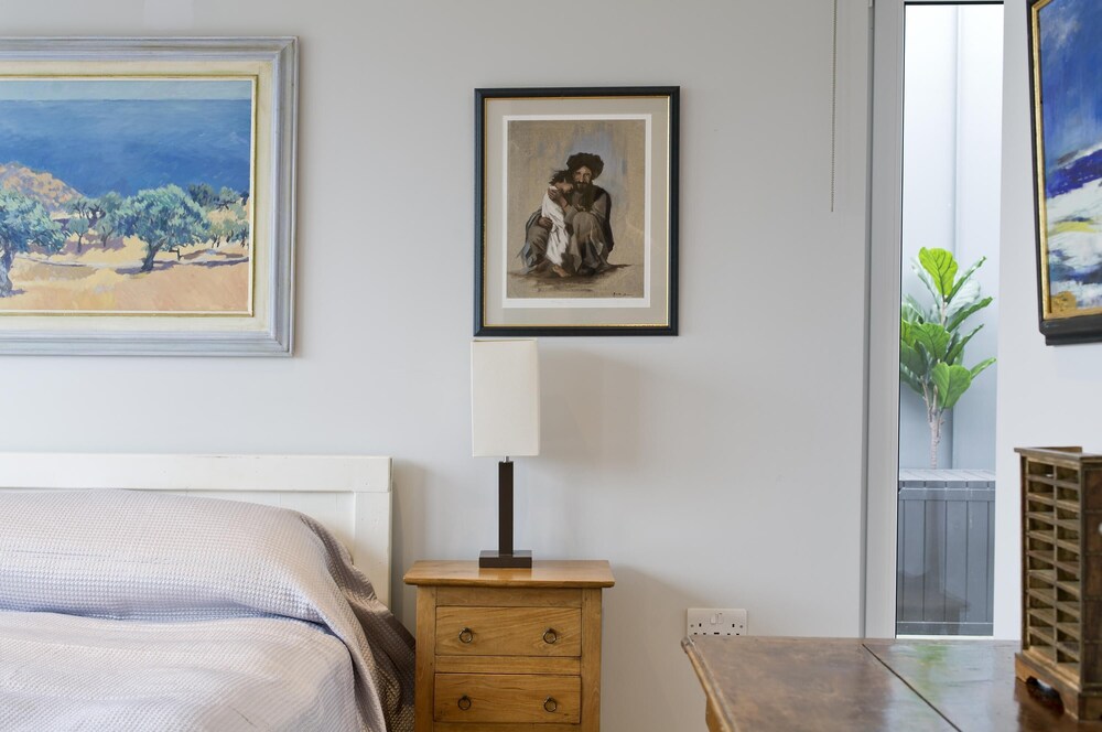 Fabulous 2-bed Penthouse Wimbledon
