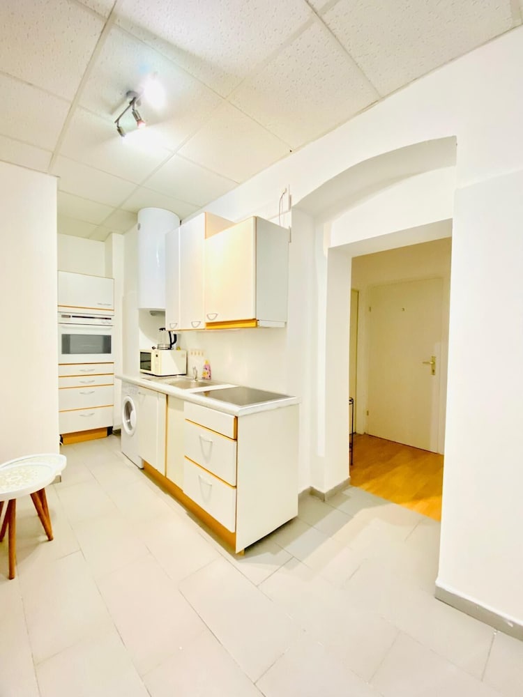 Cozy 3 Bedroom Apartment in Quiet Area
