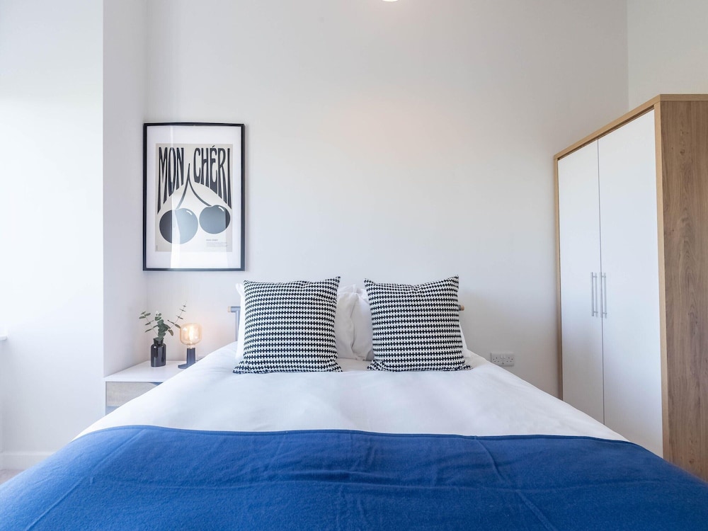 Roundhay Park One-bedroom Haven by Belvilla view 2
