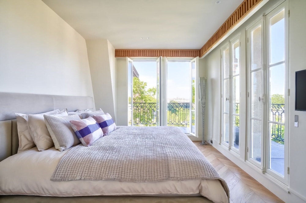 Exceptional Duplex - 4bed/8p - Eiffel Tower View