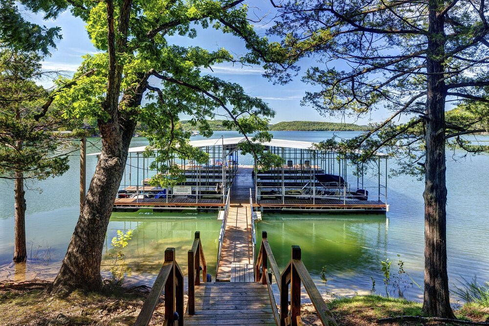 Lake Shore Cabins on Beaver Lake