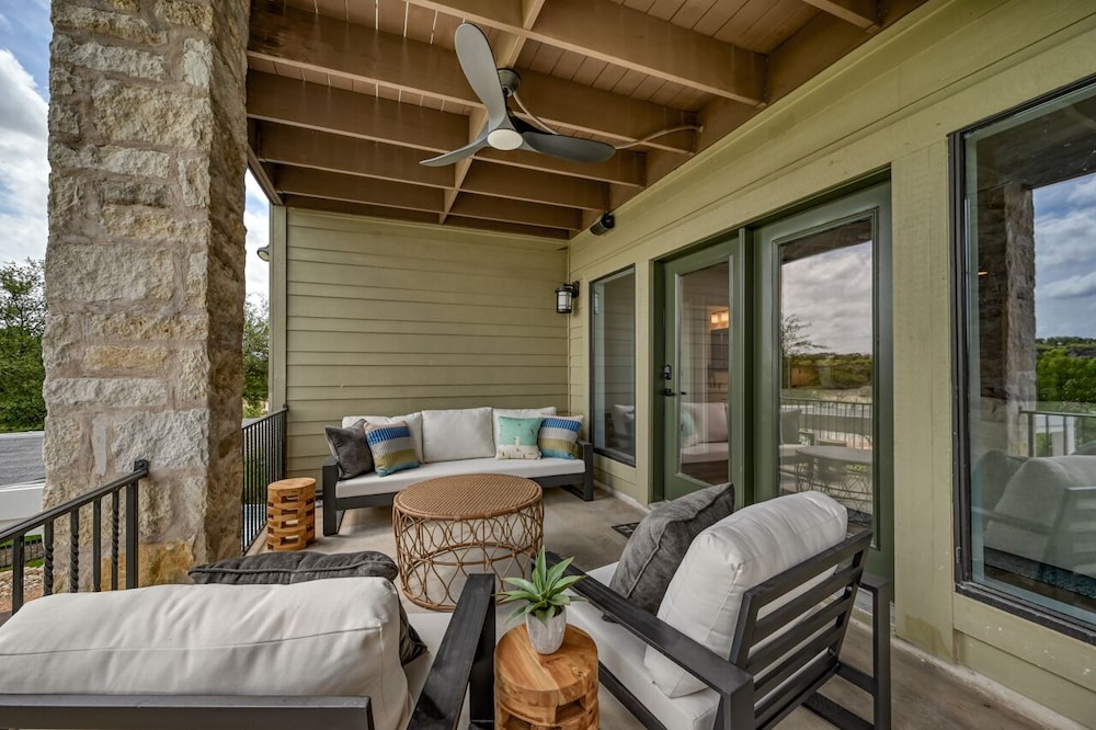Luxury Lakefront Home-private Dock - Dipping Pool! - Property Image 1