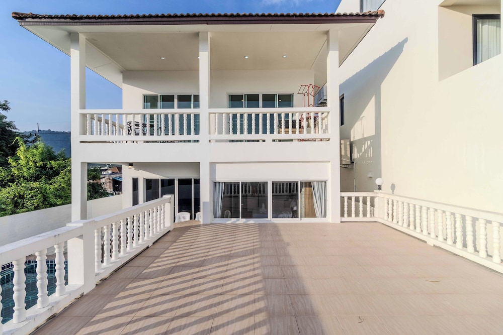 Prime Location Pool View BBQ V274