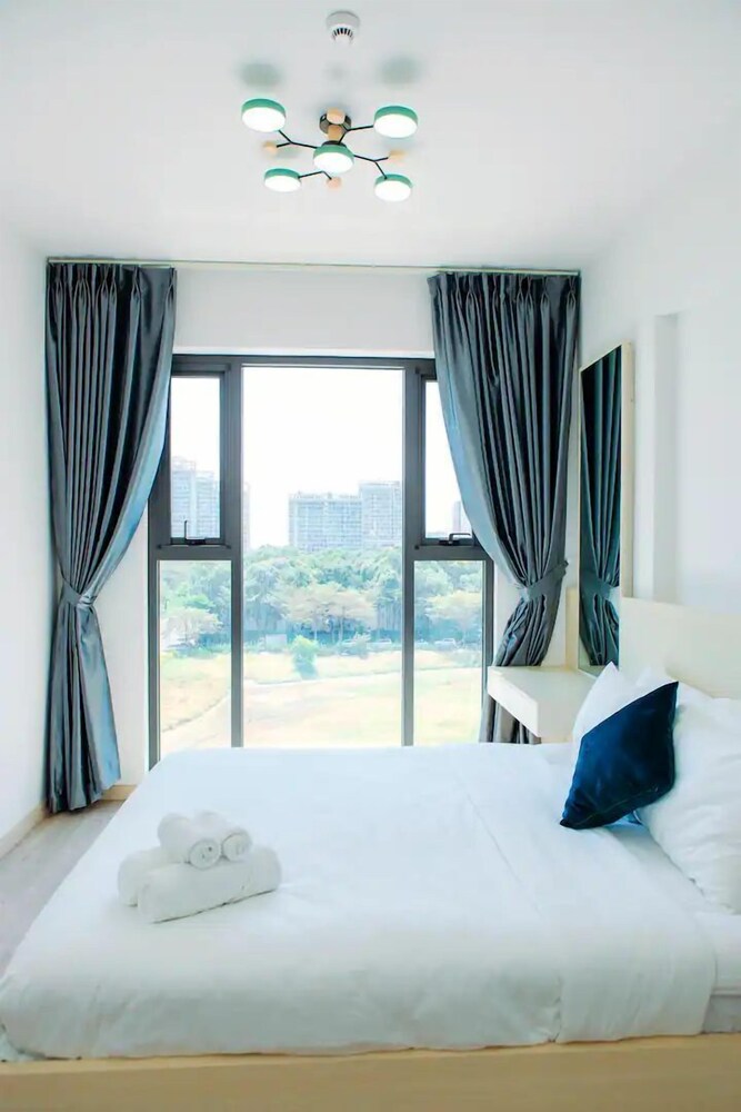 Cardinal Court Apartment