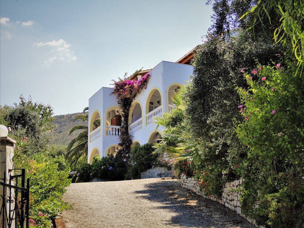 Dionysos Apartments