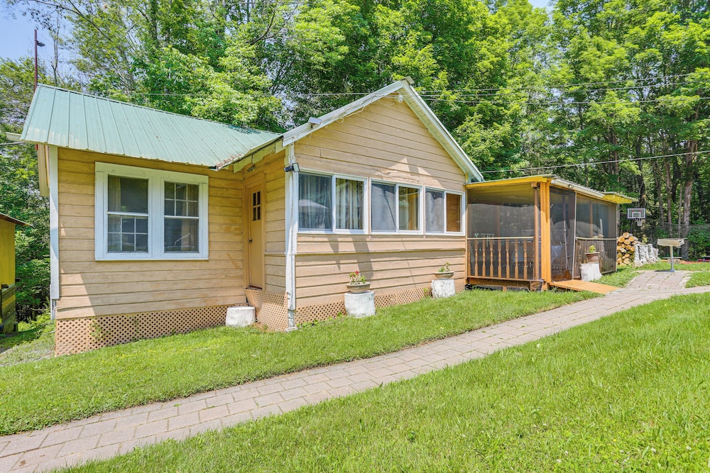 Communal Pool & Playground: Mongaup Valley Cabin!