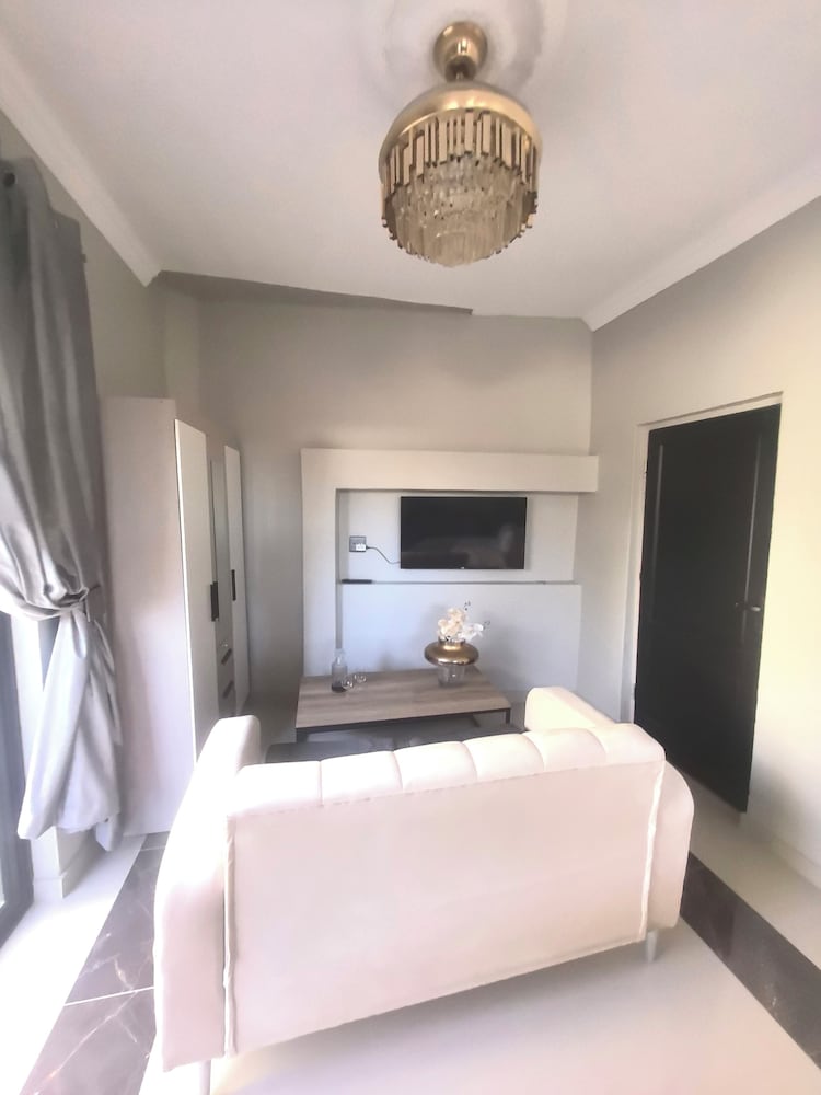 Bryanston Palms Accommodation