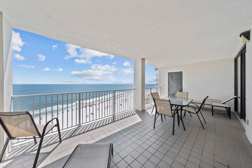 Pelican Pointe by Hosteeva
