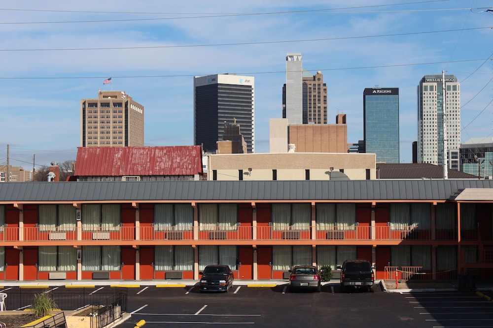 Hotel Tourway Inn - Image 1