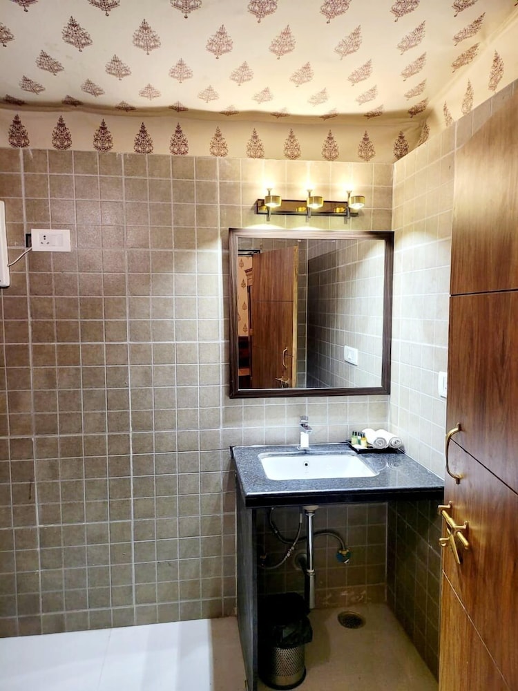 Aura Gold Resort