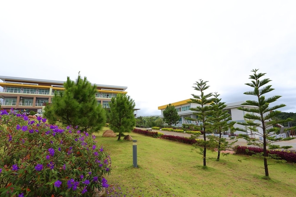 Breeze Hill Hotel