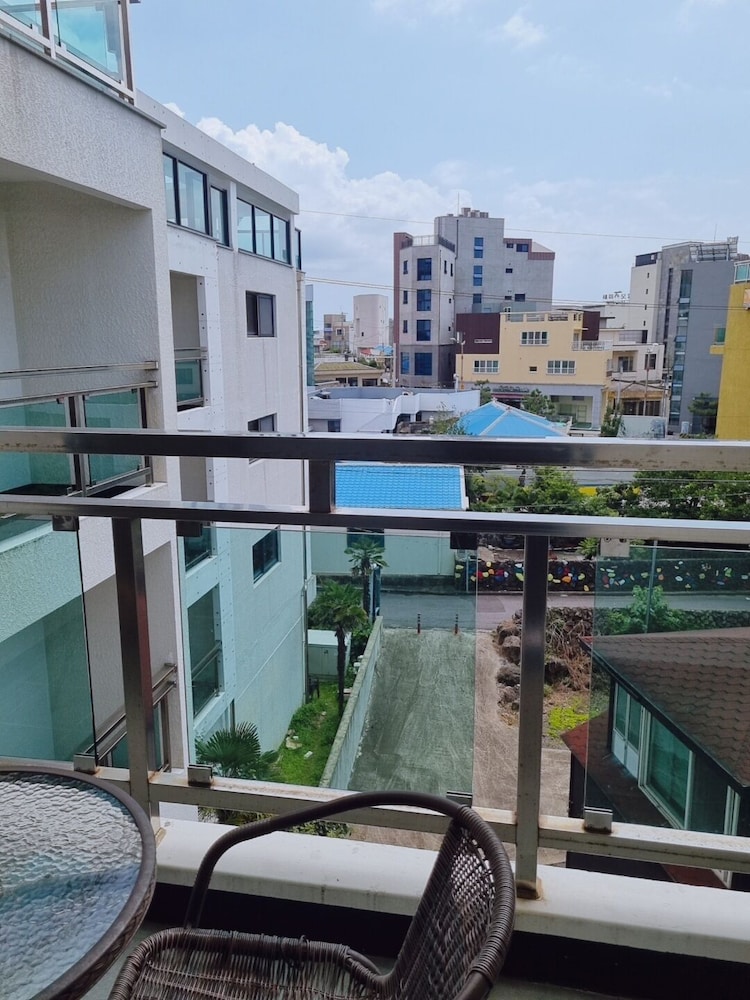 Cheonjiyeon Crystal Hotel 14