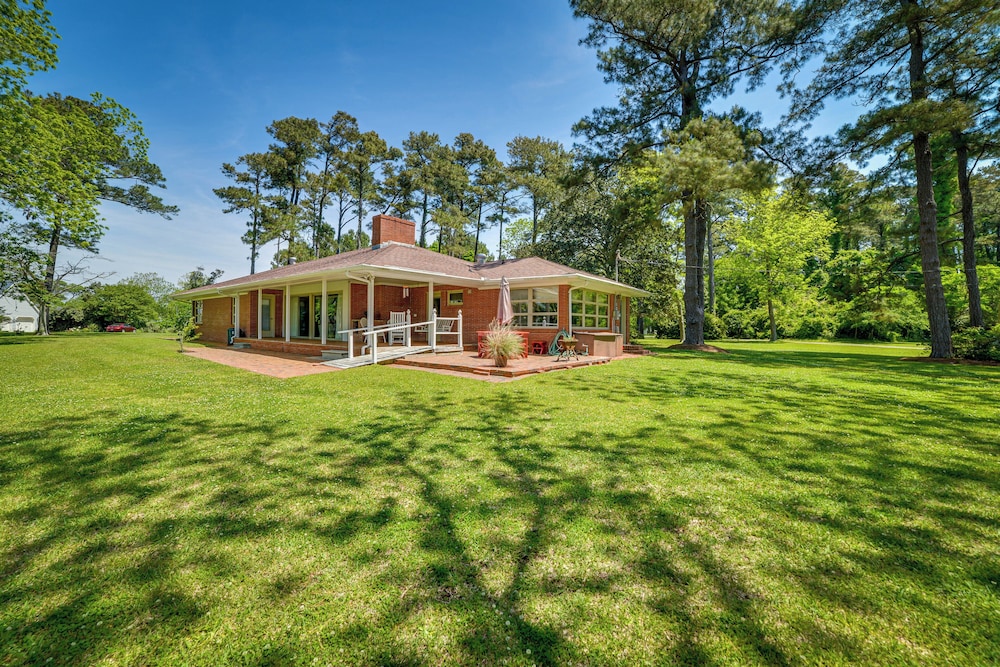 Fifties Beaufort Home w/ Patio, On Newport River! view 2