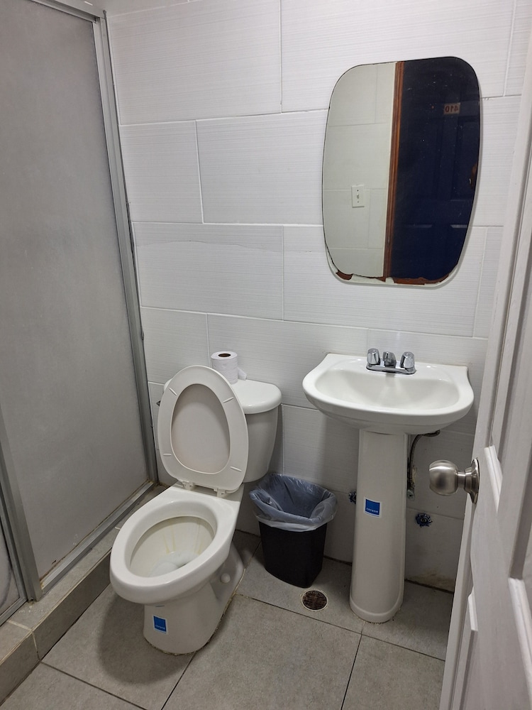 Express Inn Panama International Airport Hostel
