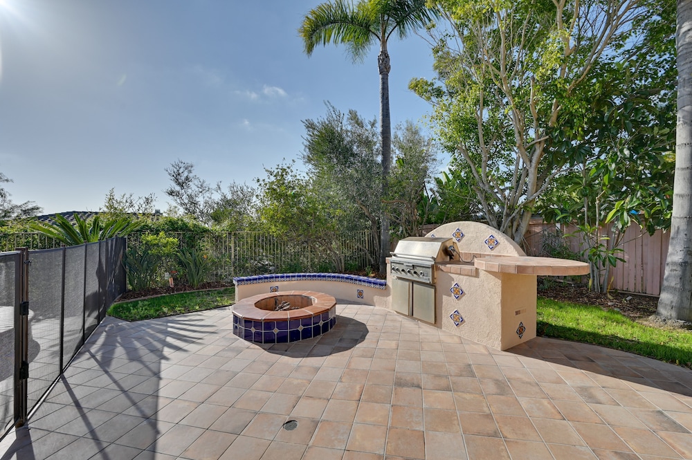 1 Mi to Beach: Spacious Home w/ Ocean Views! view 4