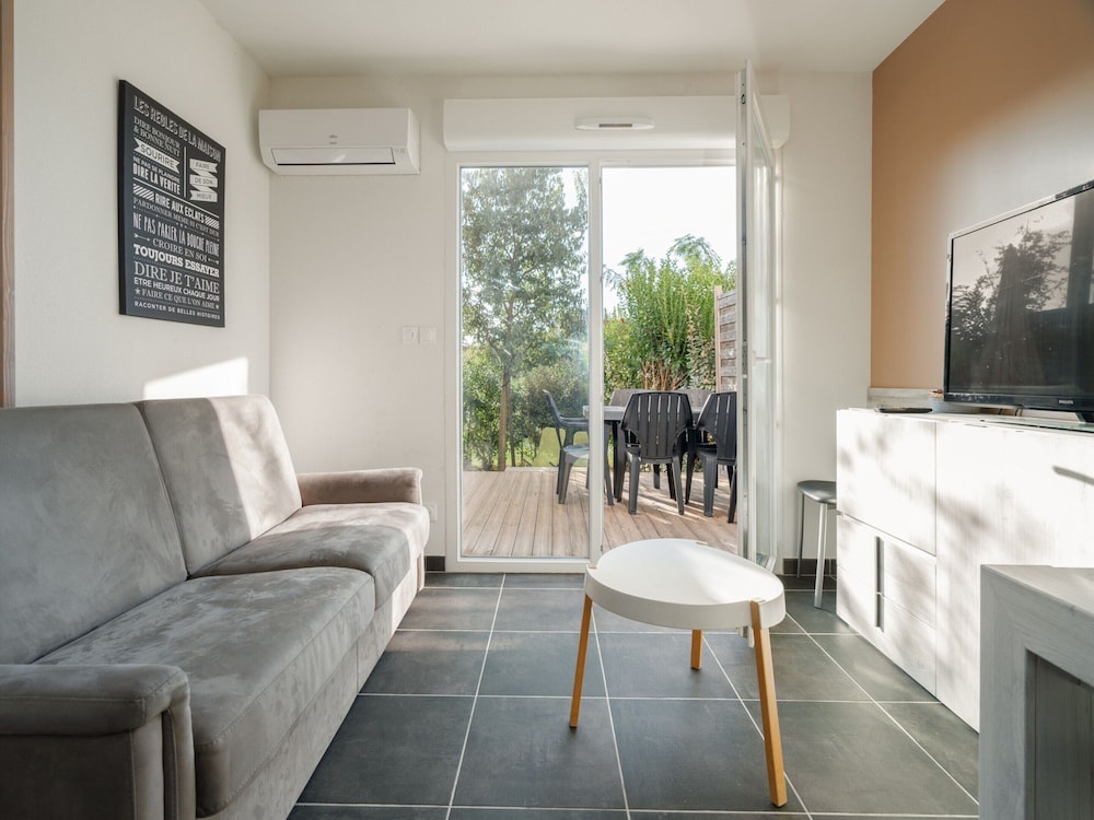 Villa Steps From Valras Beach