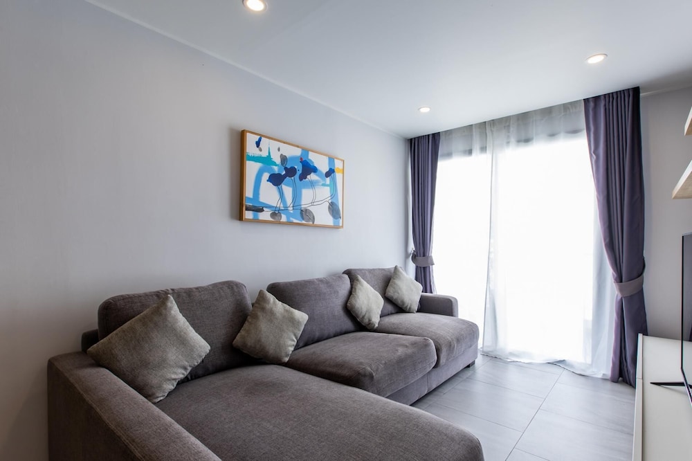 Pool View 1 Bed Apt T2-620