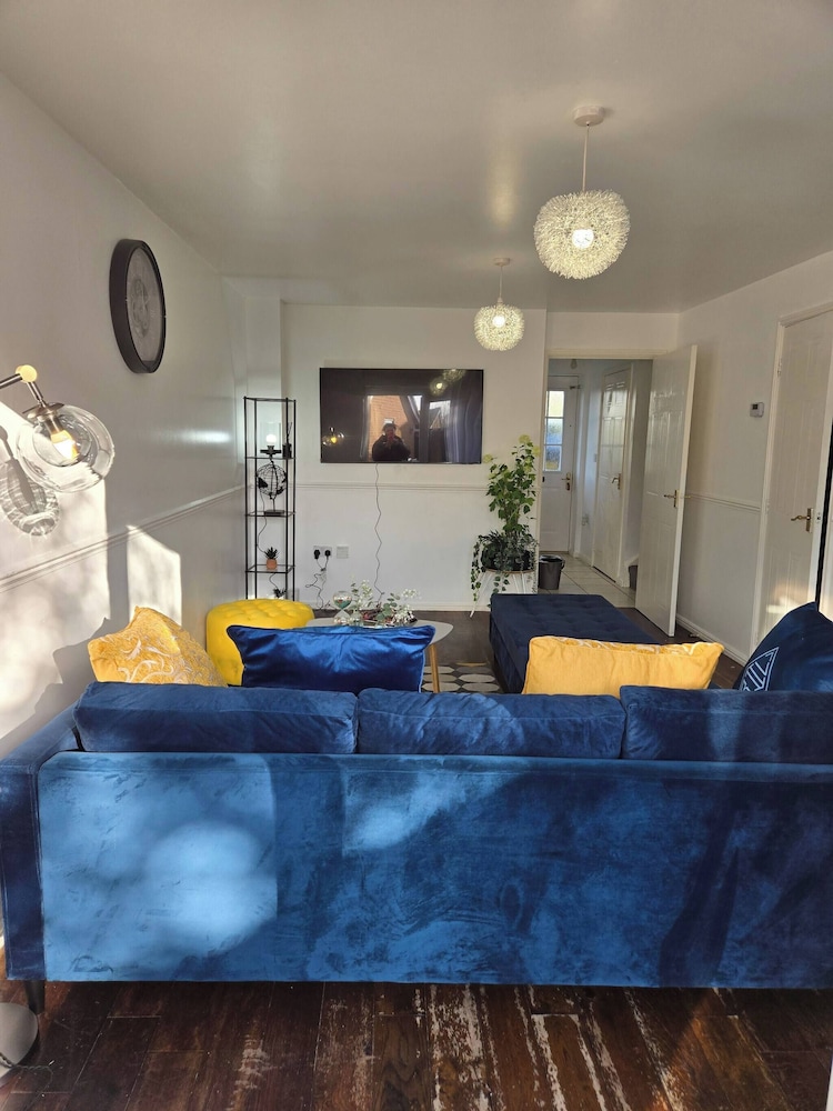 Tranquil Getaway in Wolverhampton - Perfect for Relaxation