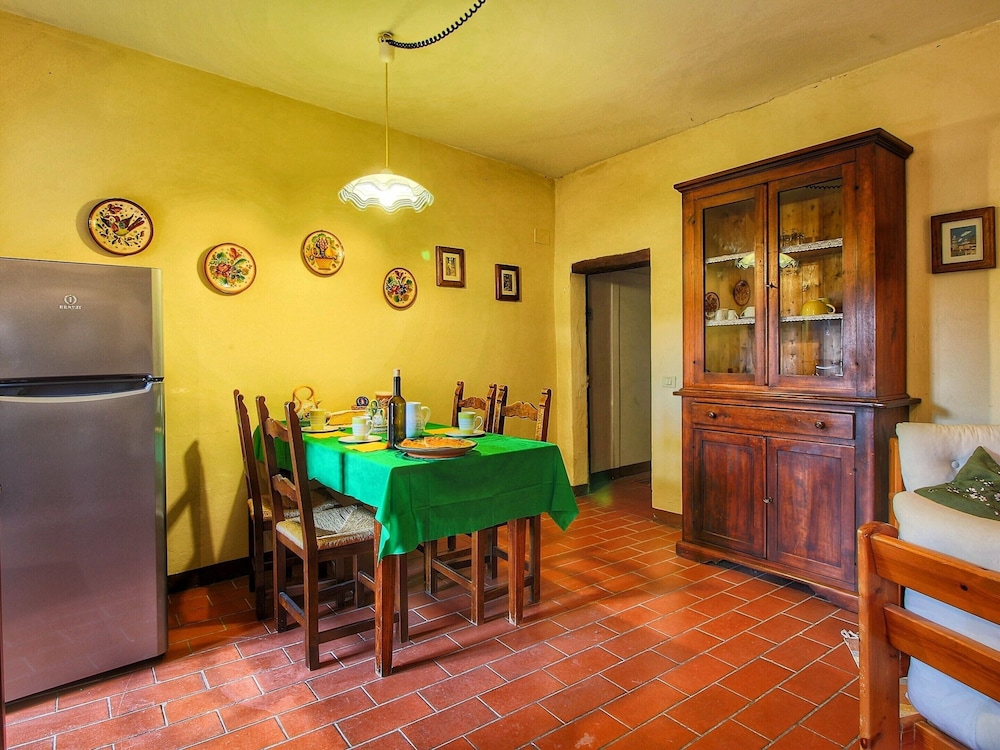 Farmhouse With Stables, Horses and the Ability to Make Horseback Riding