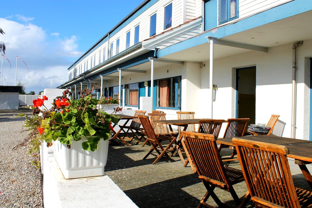 Hotel Medio - Image 1