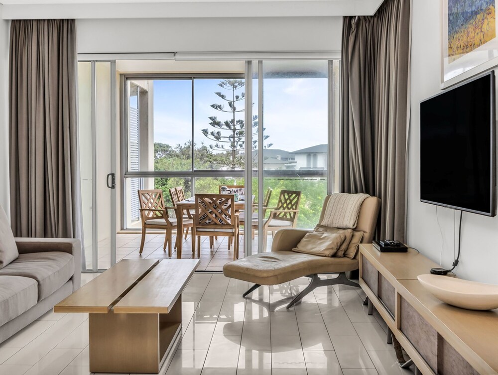 Tropical Park View Retreat 3BR Bali Resort in Kingscliff (1210)
