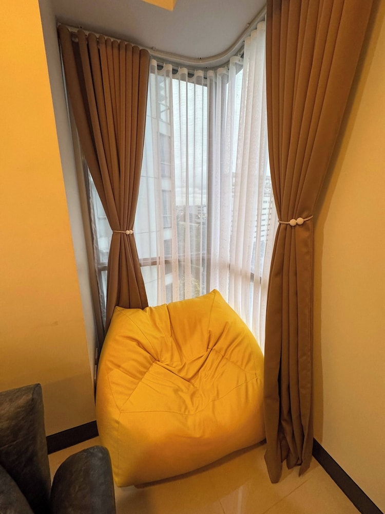 Modern & Spacious 2BR 68 sqm Condo in Manhattan Heights Pool View
