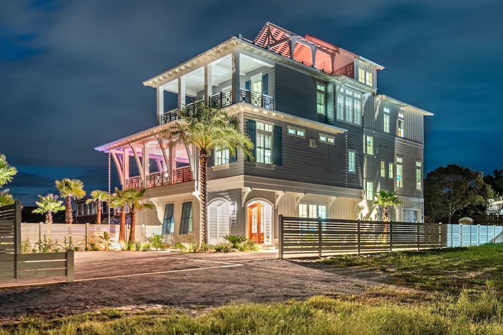 Rooftop Deck Gulf View Pool Firepit Walk to Beach Rosemary Beach