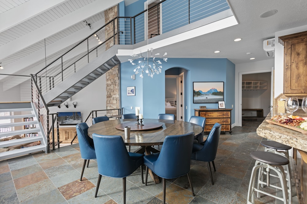 1688 - Five Bedroom with Hot Tub Pinnacle 5 Condo