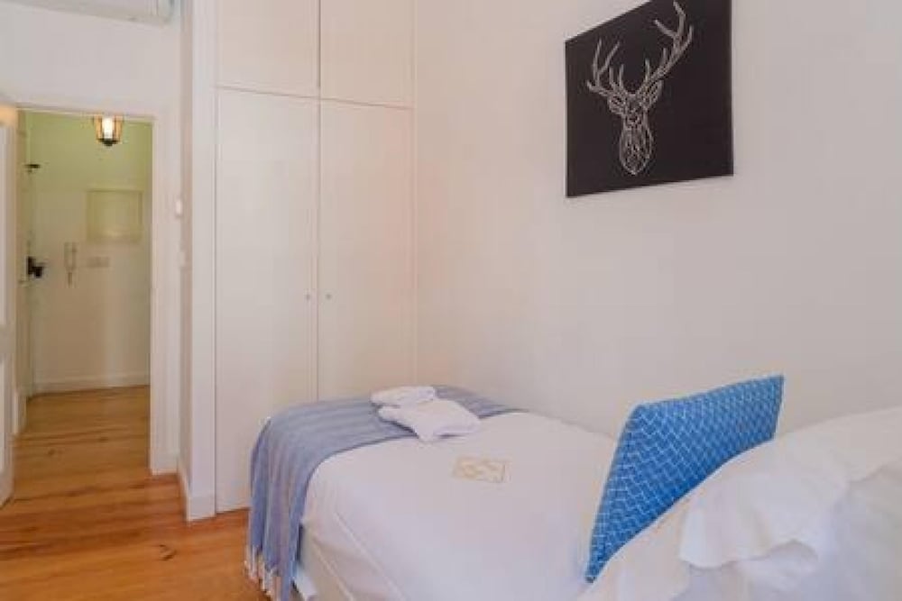 Old Town Chiado Balcony Aircon by LD Apartments