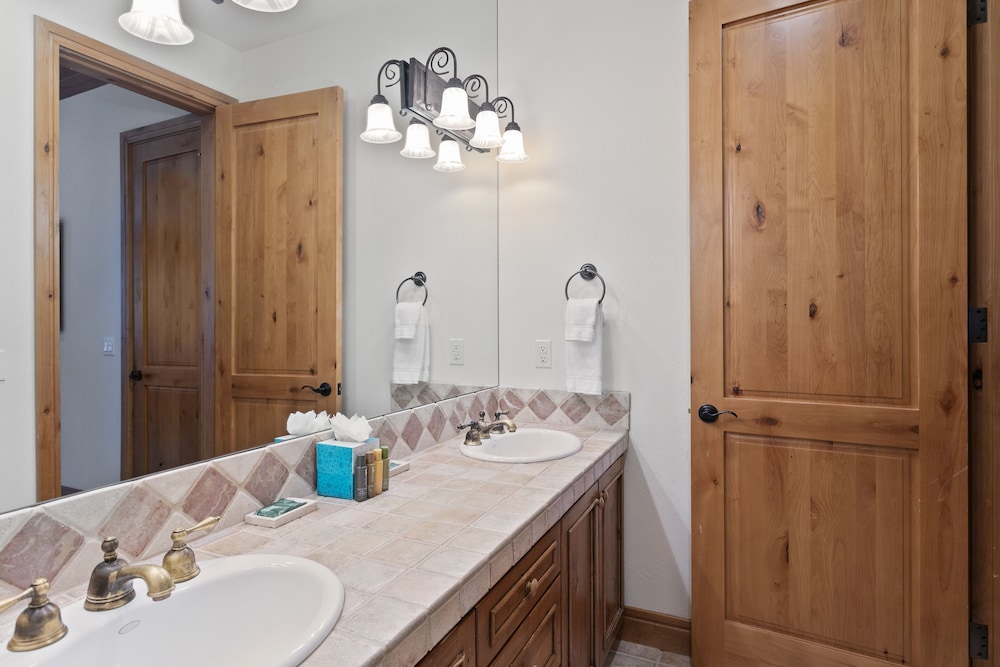 Bellemont Home at Deer Valley Resort - 6 Bedroom Home with Hot Tub #8 6 Home