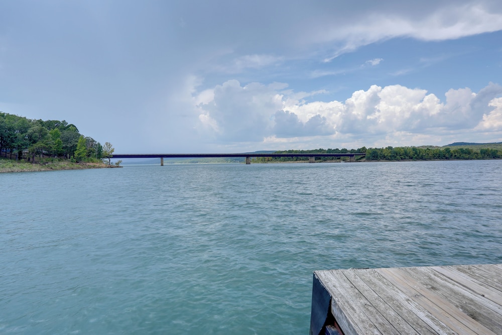 Greers Ferry Lake Access: Cabin w/ Boat Slip!