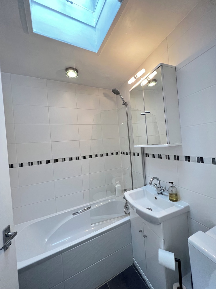 Kensington Private House- Walk to stores and tube-PRIVATE entrance- In Central London