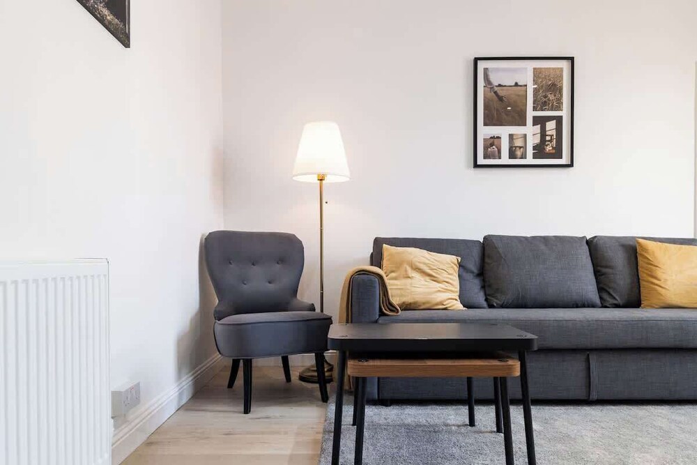 2 Bedroom House-free Parking