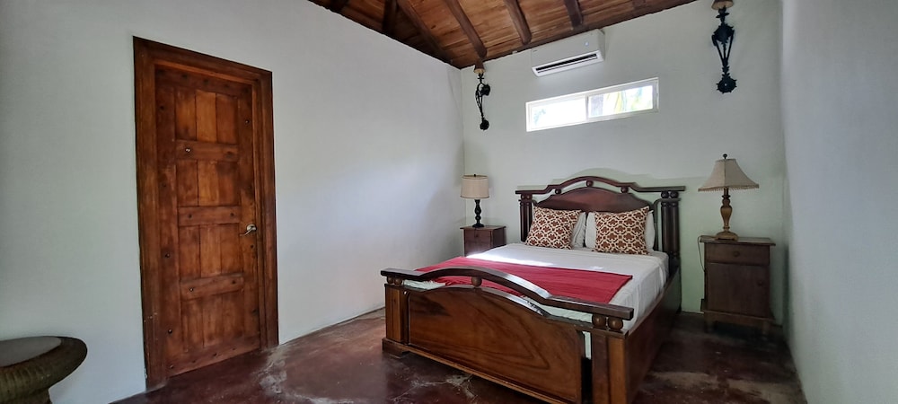Villa Quebrada Estate