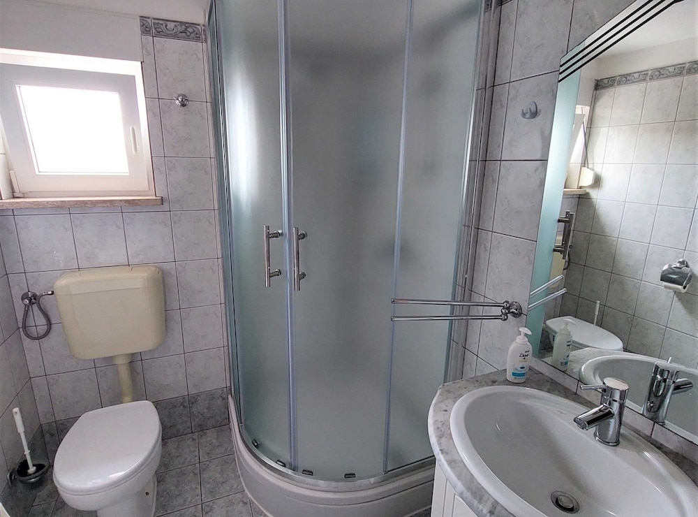 Cozy Crikvenica Apartments With Sea View and Balcony