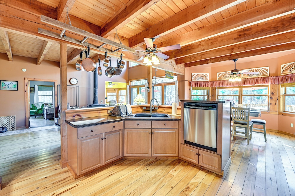 Fire Pits, Deck & Views: Catskills Home!