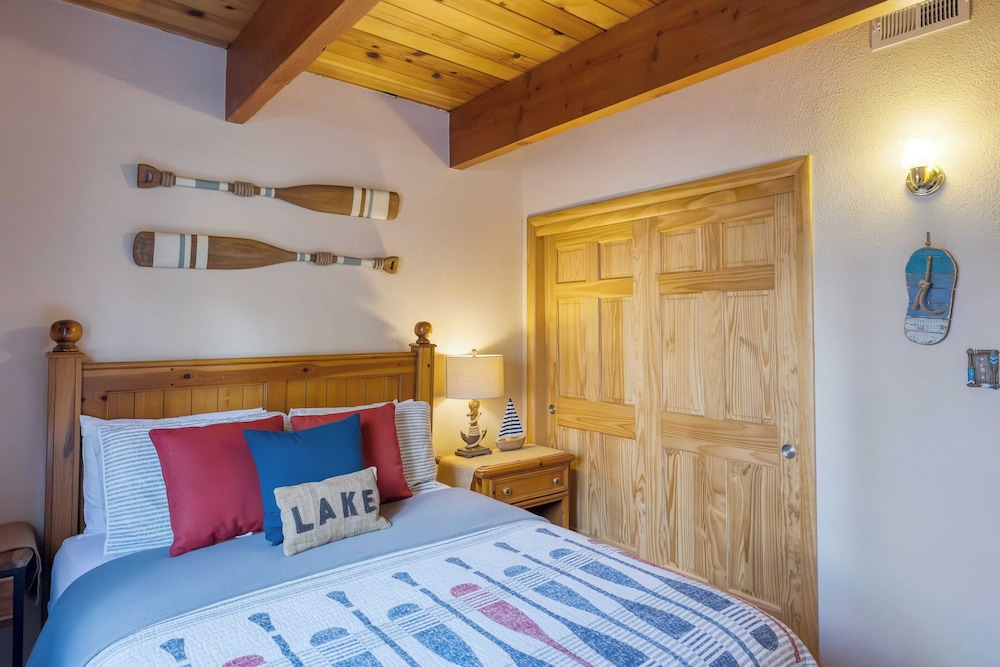 Lakeside in Bearadise by Avantstay Gorgeous Mountain Cabin in Boulder Bay!