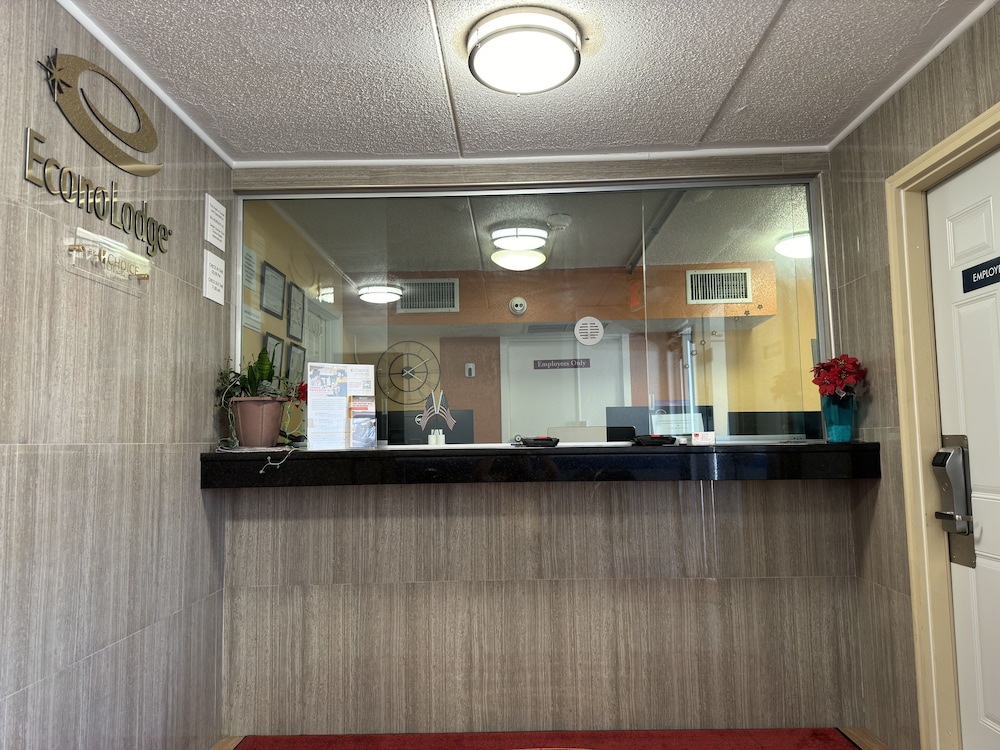 Econo Lodge - Property Image 21