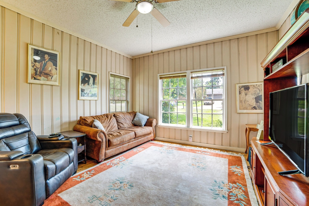 10 Mi to Lake Palestine: South Tyler Location!