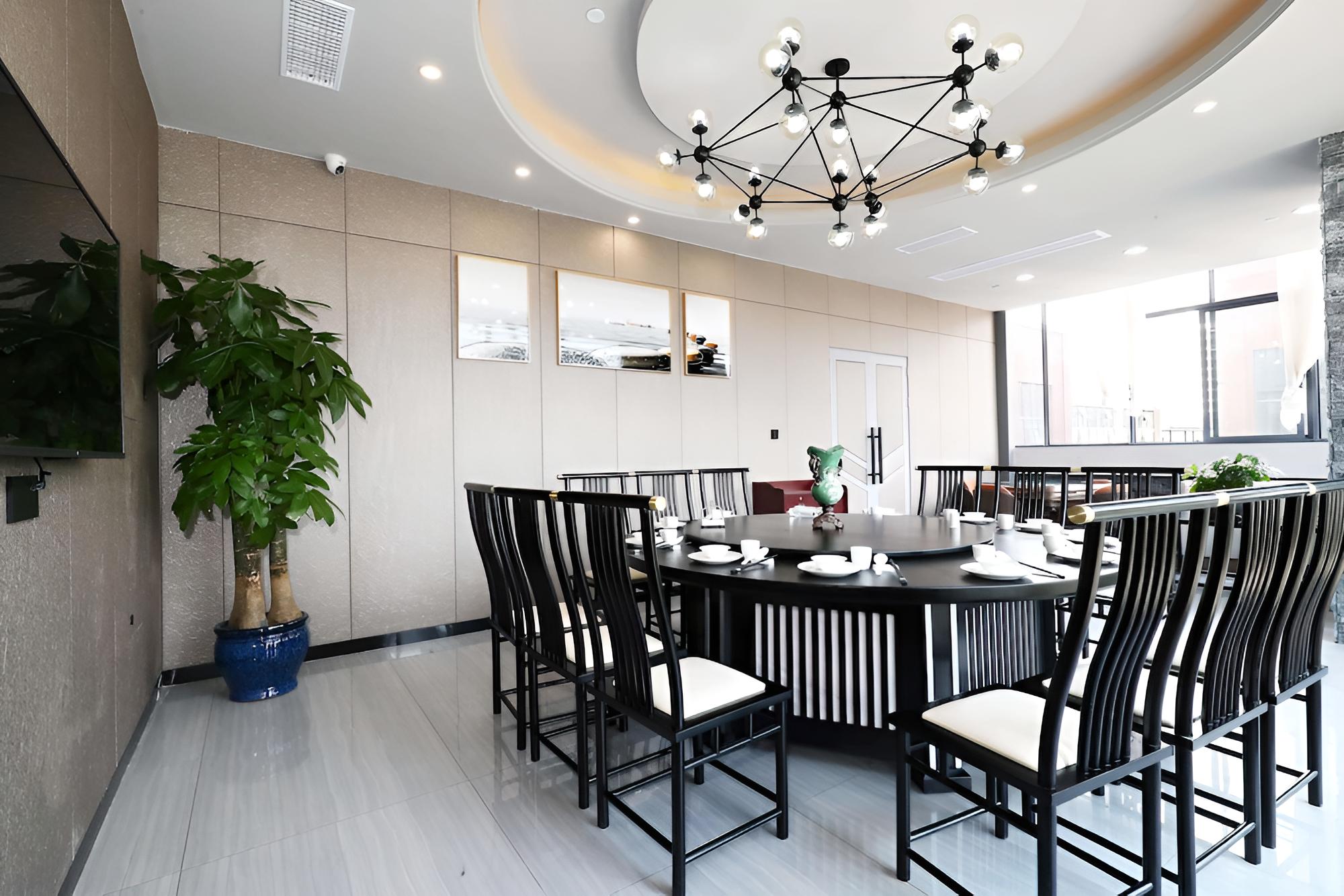 Ramada Encore by Wyndham Shuanglong view 4