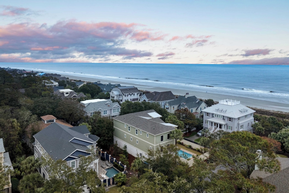 Pink Plume Coastal Escape Near Beach, Private Pool, Grill, & Luxe Interiors
